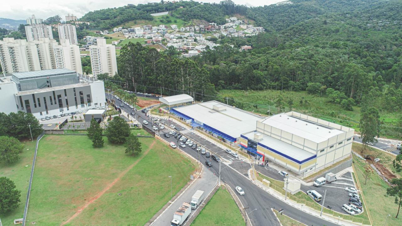 Prefeito Marcos Tonho inaugura colégio infantil no Alphaville