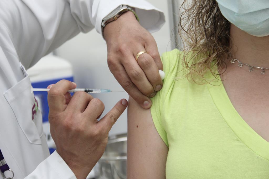 Barueri ultrapassa meio milhão de vacinas aplicadas; população adere à imunização