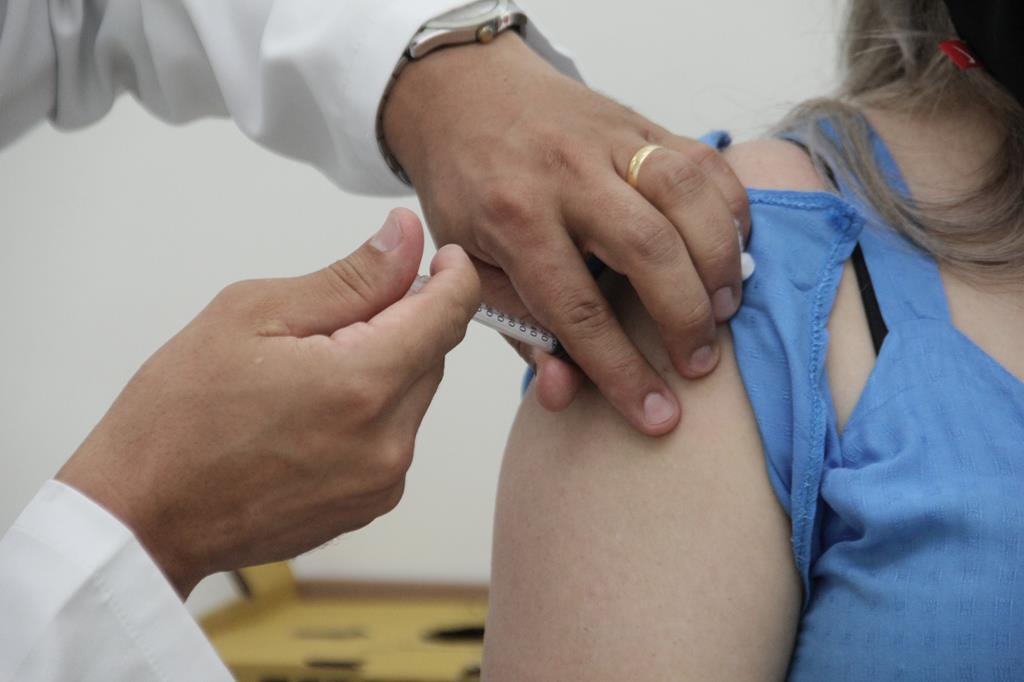 Completar o ciclo vacinal contra a Covid-19 é de fundamental importância, ressalta Saúde de Barueri