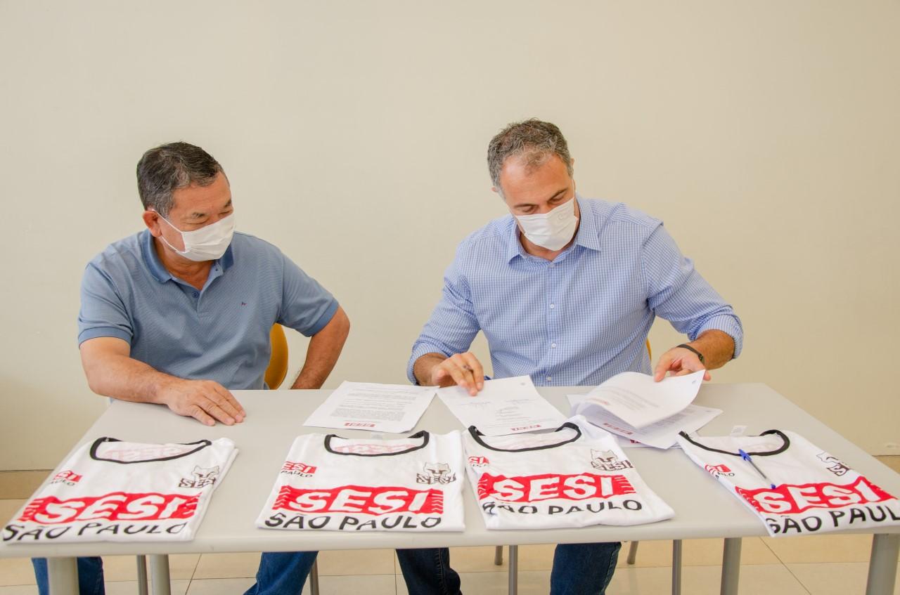 Doutor Sato firma parceria com SESI-SP