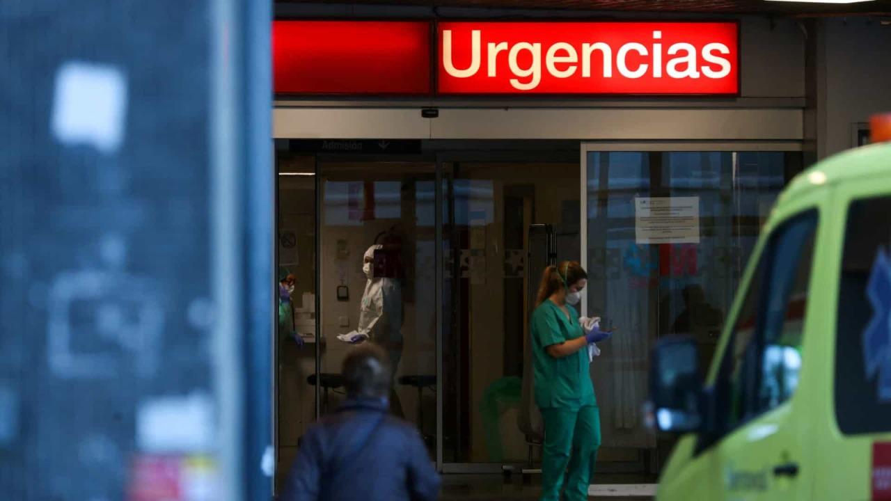 Idosa morre ao acender cigarro após usar spray de cabelo