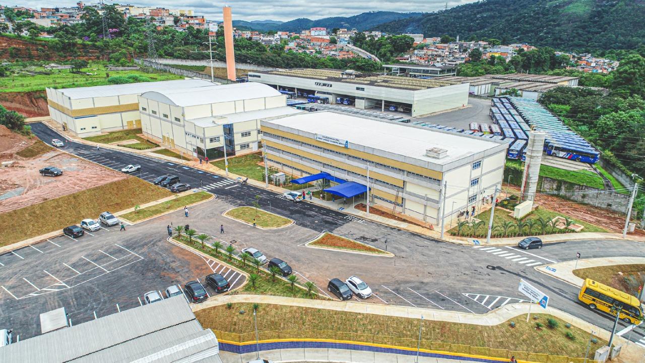 Prefeito Marcos Tonho inaugura colégio com estrutura de nível particular no coração da Fazendinha