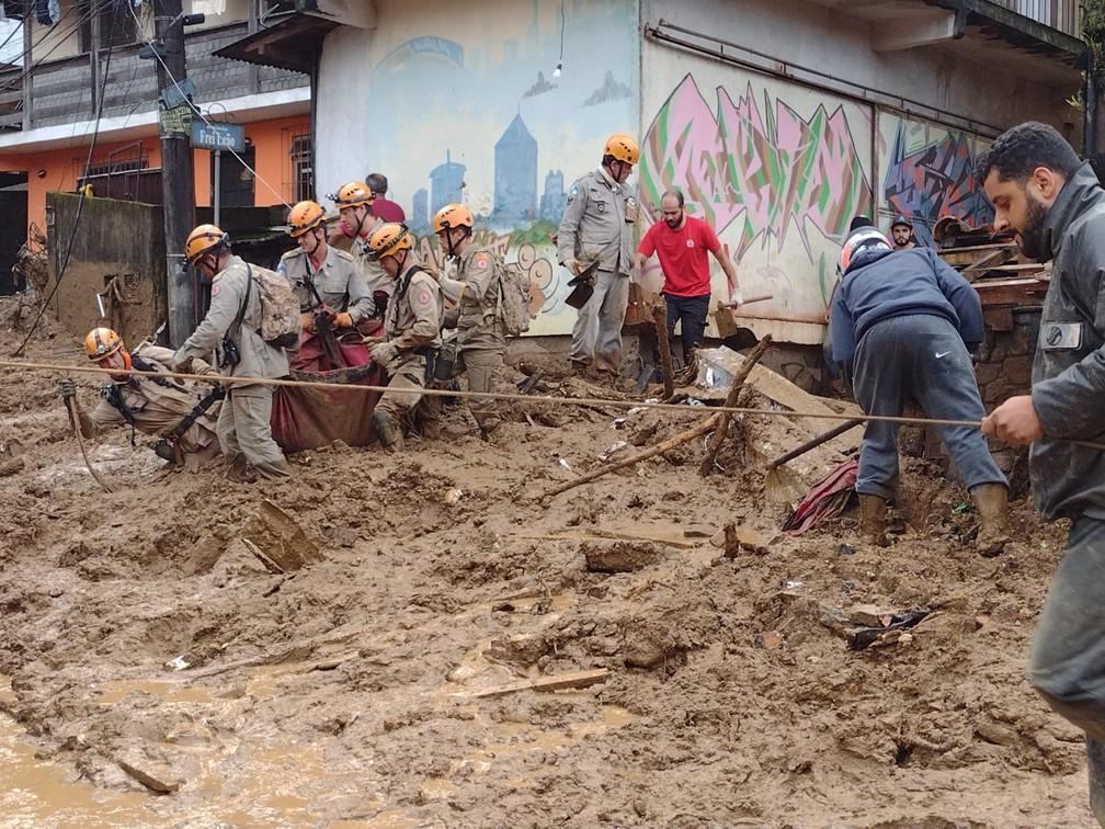 Temporal em Petrópolis deixa 36 mortos; bombeiros ainda não sabem quantos são os desaparecidos