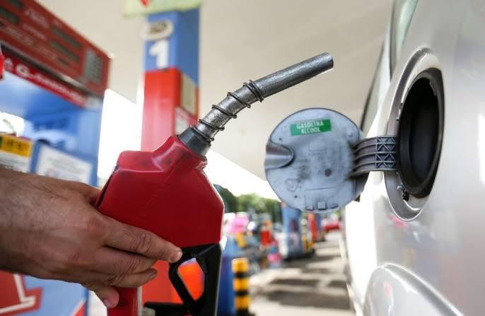 Preço da gasolina sobe pela 2ª semana seguida e atinge novo recorde no país