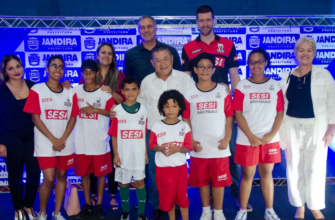Prefeito Doutor Sato oficializa Programa Atleta do Futuro em Jandira