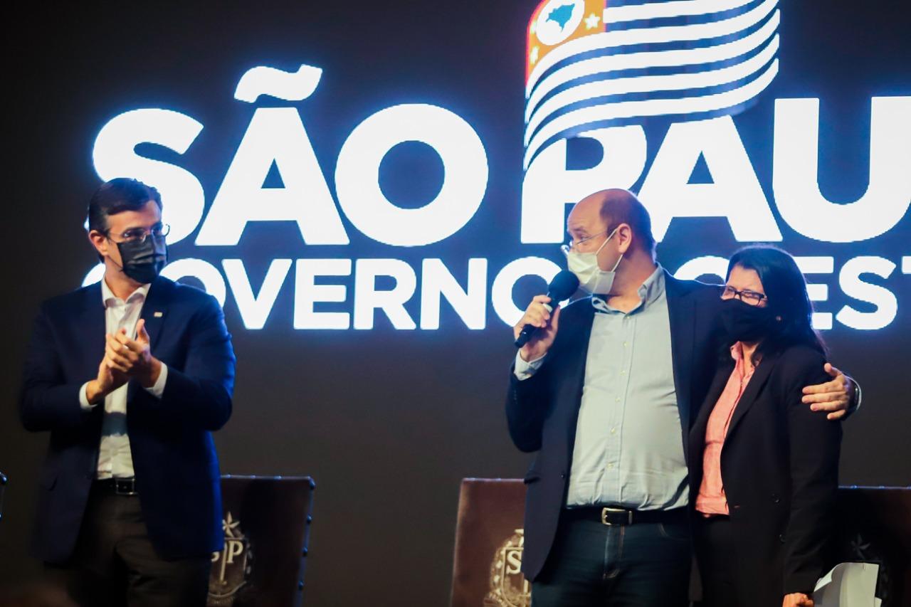 Após promessa do Ex-Secretário da Educação, Rossieli Soares, é dado início à cobertura de 10 quadras esportivas