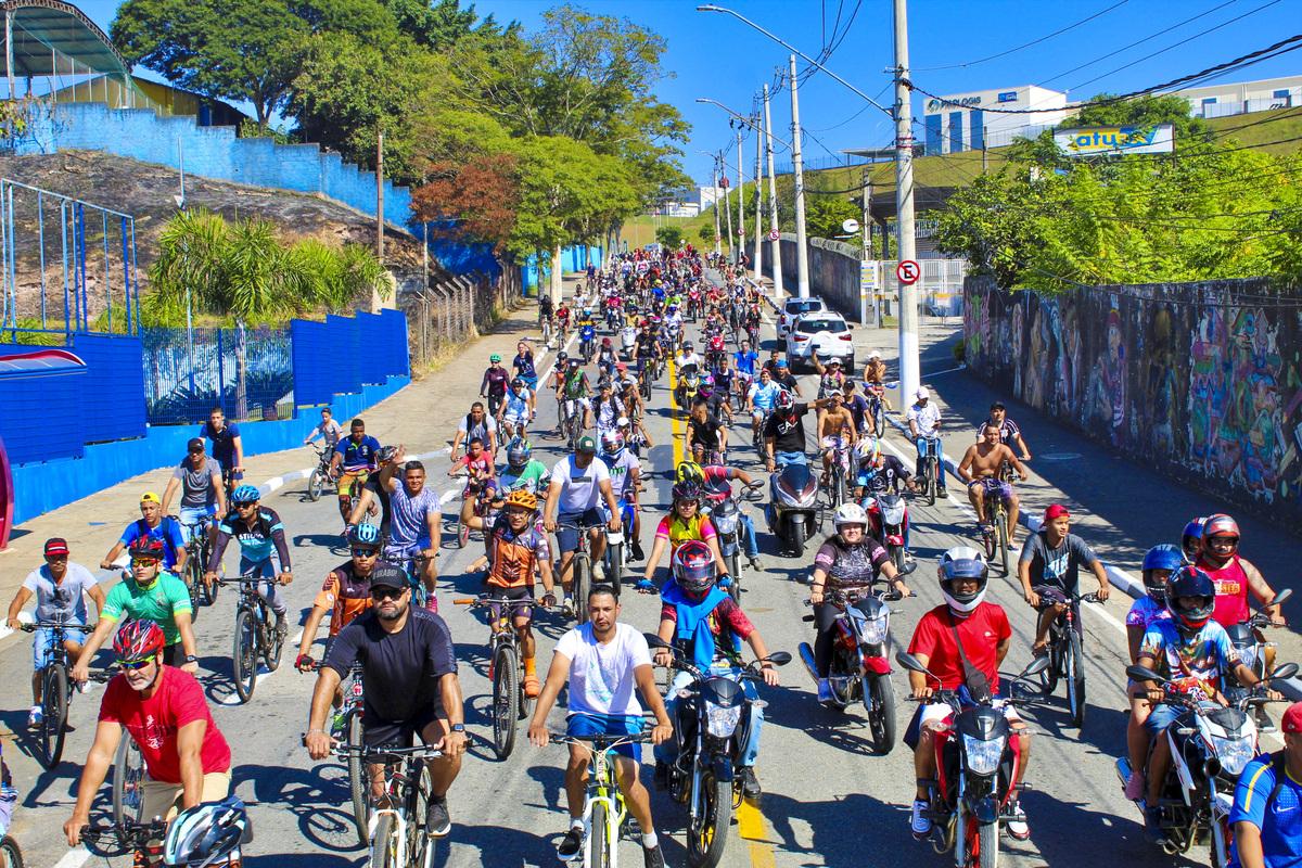 Passeio ciclístico reuniu mais de 2 mil ciclistas e sorteou bicicletas