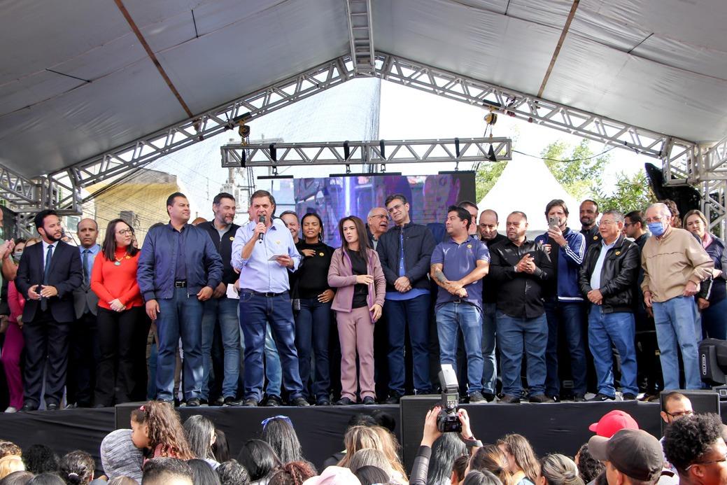 Prefeito Marcos Neves inaugura CEEAC Planalto com público de seis mil pessoas