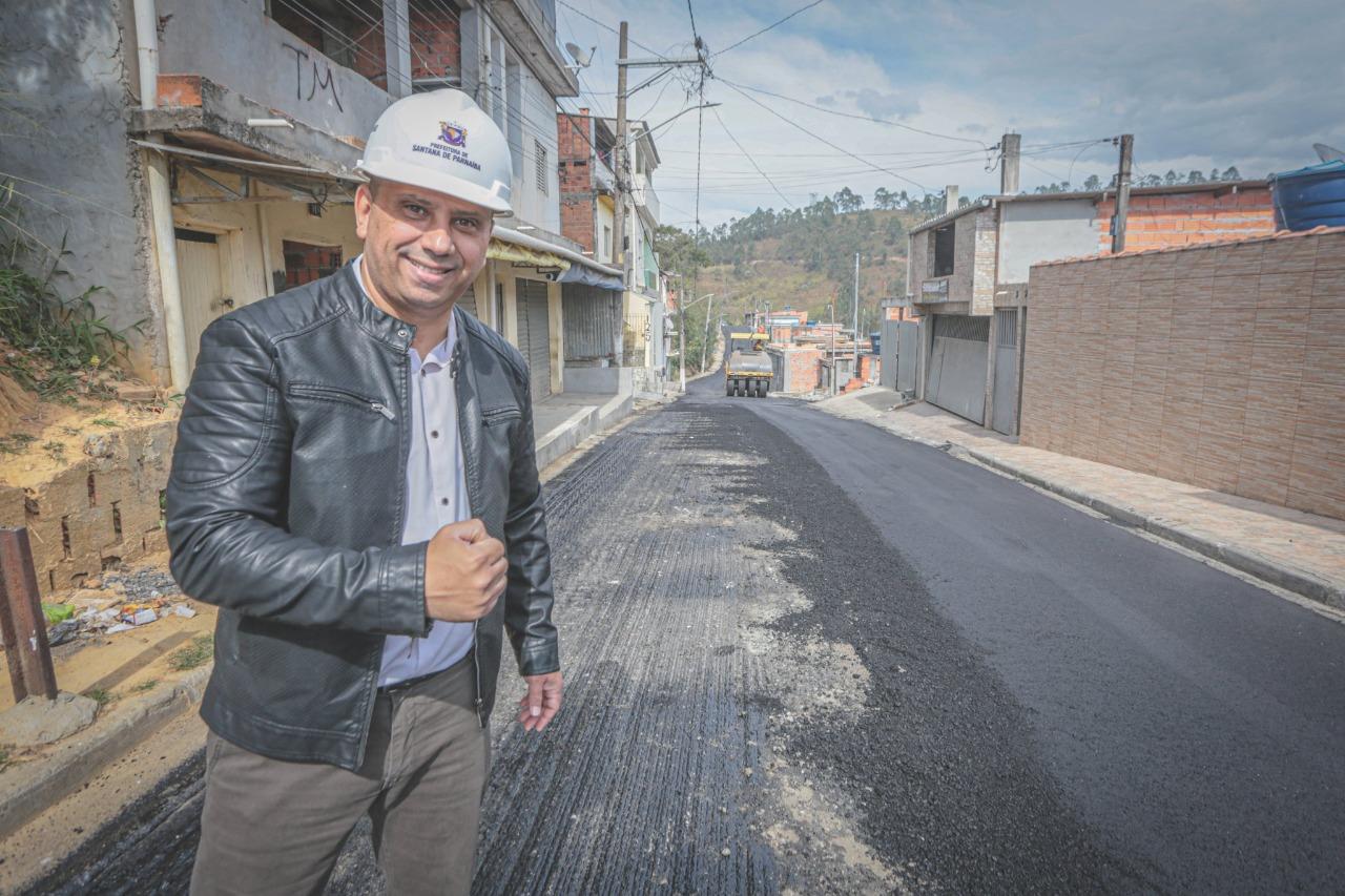 Bairro Cento e Vinte de Santana de Parnaíba recebe recapeamento com o programa municipal de pavimentação