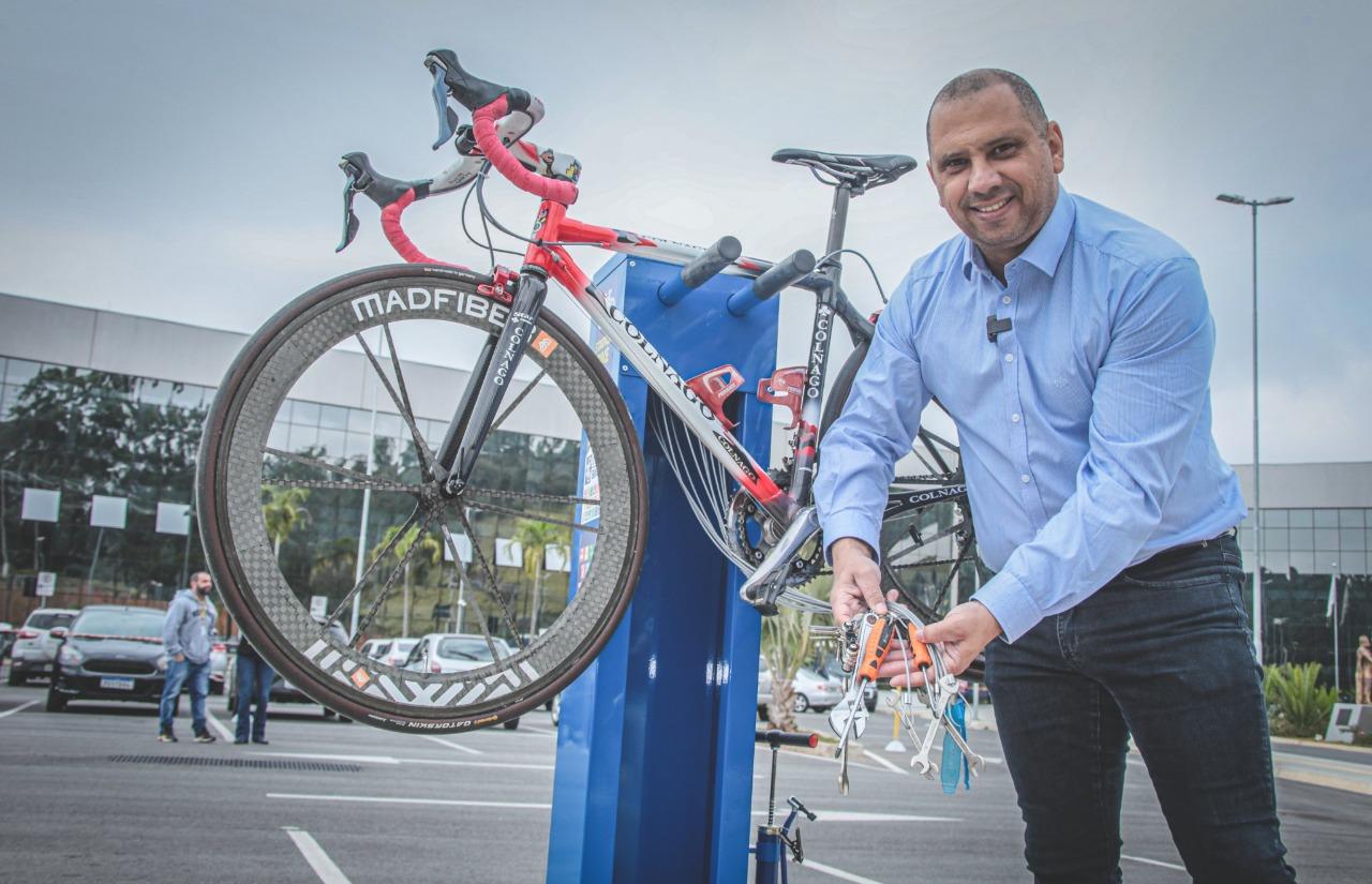 Estações de manutenção de bicicleta são instaladas na cidade de Santana de Parnaíba