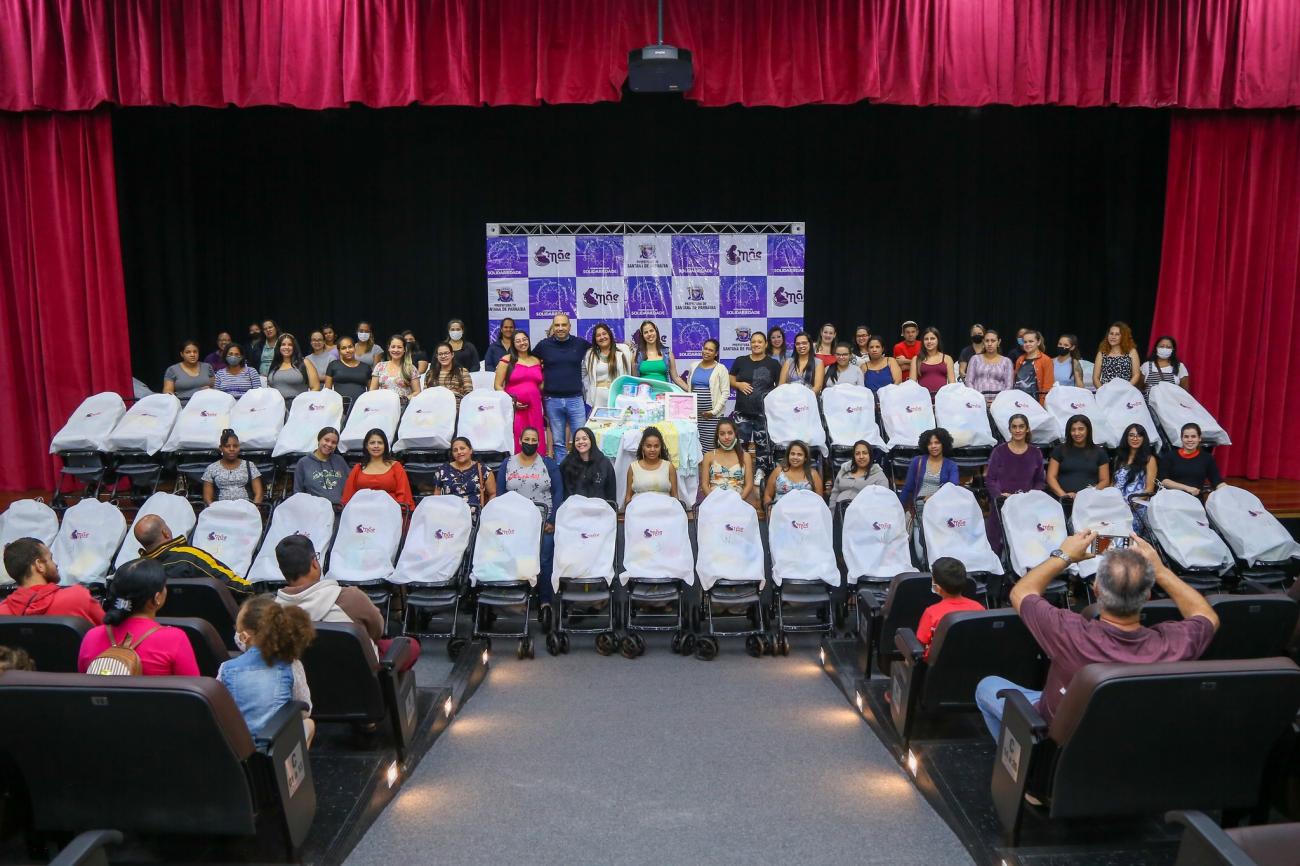 Prefeito Marcos Tonho acompanha mais uma entrega do Kit Mãe Parnaibana