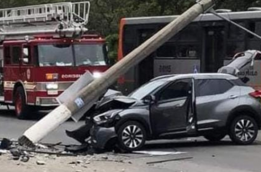 Carro derruba poste na avenida Politécnica