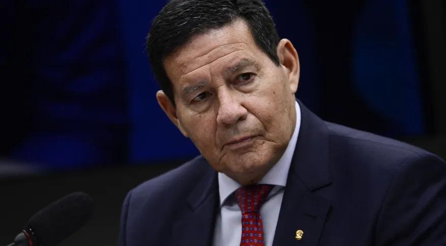 “Não há mais do que reclamar, perdemos o jogo”, diz Mourão