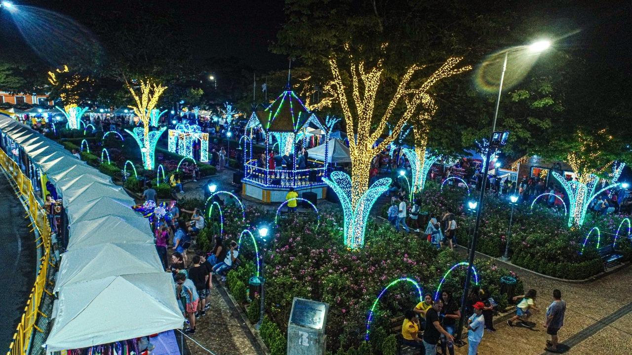 Abertura do tradicional Natal de Luz é sucesso de público em Santana de Parnaíba