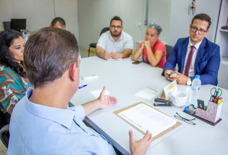 Prefeitura de Carapicuíba se reúne com representantes da educação