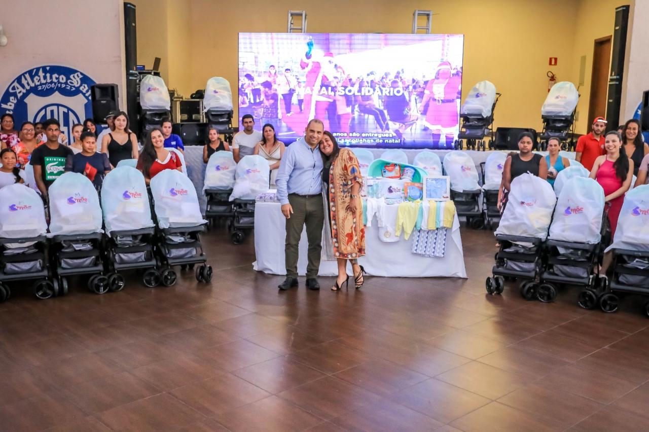 Prefeito Marcos Tonho entrega novos kits do Programa Mãe Parnaibana e beneficia cerca de 90 famílias da cidade 