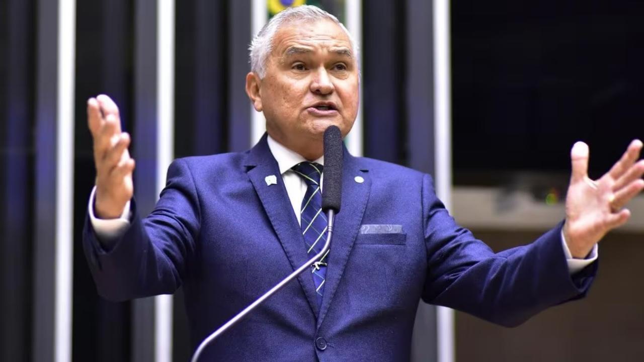 Deputado bolsonarista associa mulheres a procriação em bate boca na CPI do MST