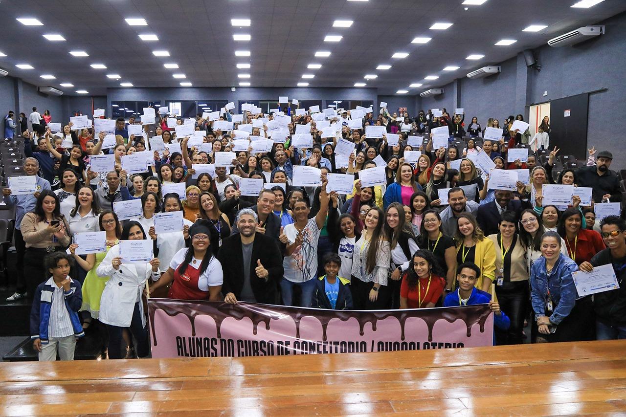 Projeto Crescer já beneficiou mais de 1500 famílias da cidade de Santana de Parnaíba com capacitação profissional e emprego