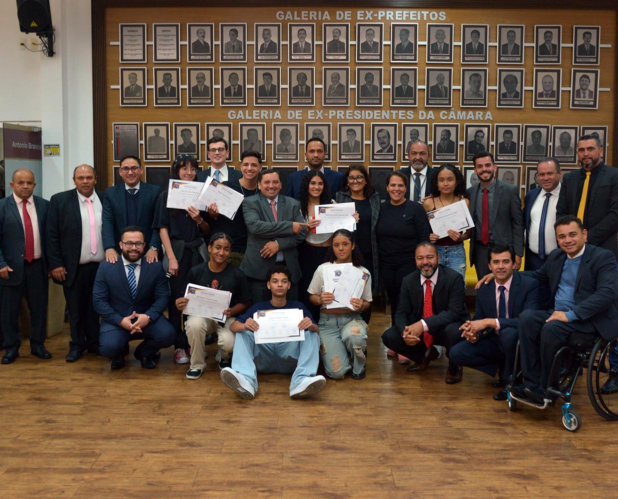 Câmara municipal tem Moções com número recorde de homenageados