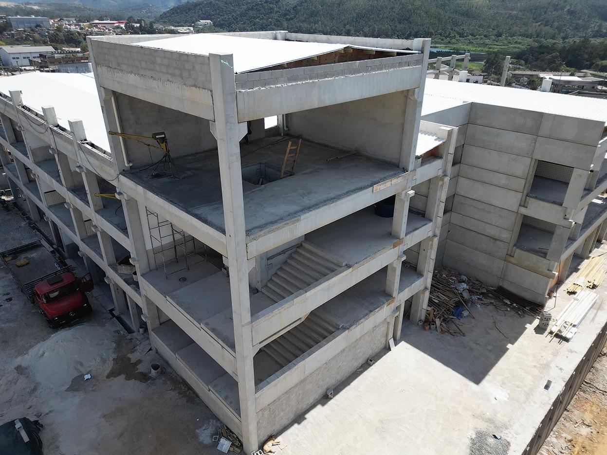 Obras de construção do novo colégio Abelardo em Santana de Parnaíba já estão com mais de 46% de conclusão