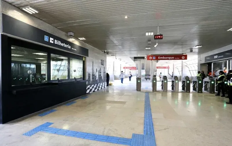 Funcionários que fazem a venda de bilhetes na linha 9 do trem entram em greve