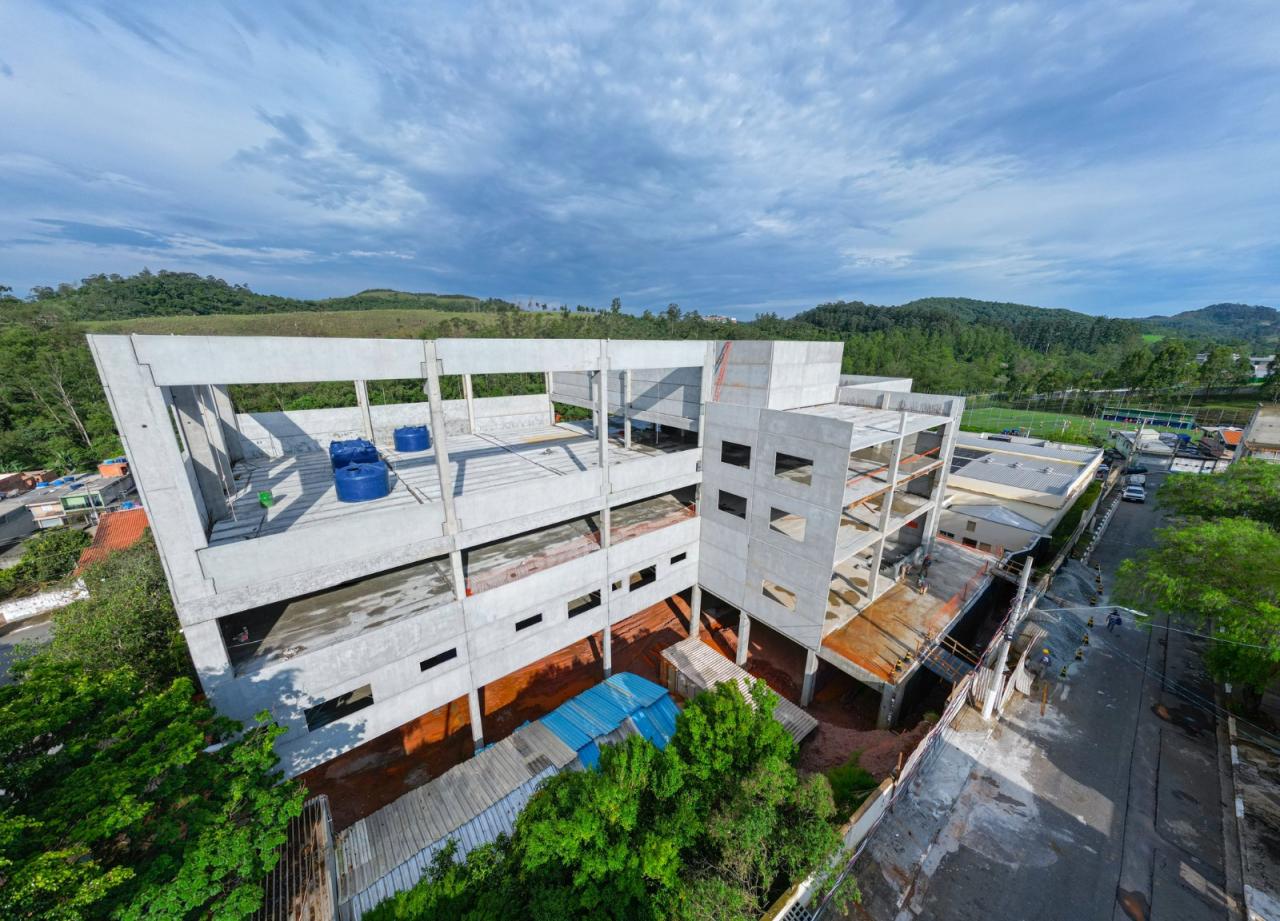 Construção do Colégio Sete Anões em Santana de Parnaíba está com 50% das obras concluídas 