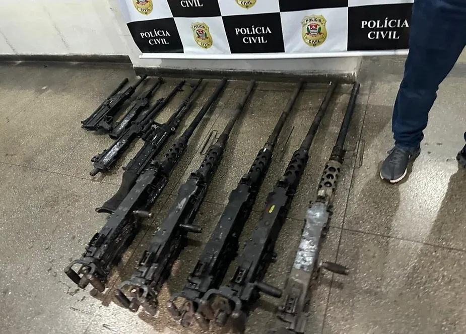 Polícia Civil de Carapicuíba troca tiros com bandidos e recupera metralhadoras furtadas do Exército