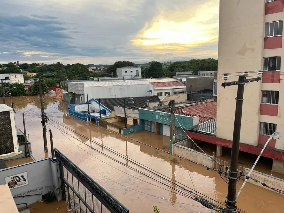 Chuva alaga hospital, arrasta carro e mata mulher em Sorocaba; mortes no estado chegam a 3 em 24 horas