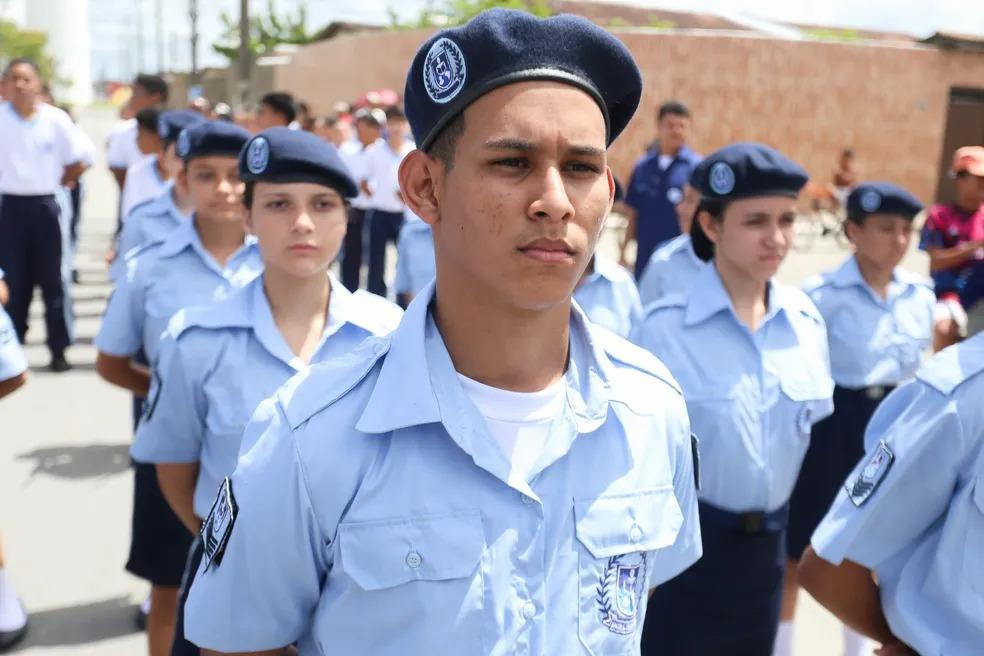 STF dá 10 dias para governo de SP explicar projeto das escolas cívico-militares após pedido de suspensão