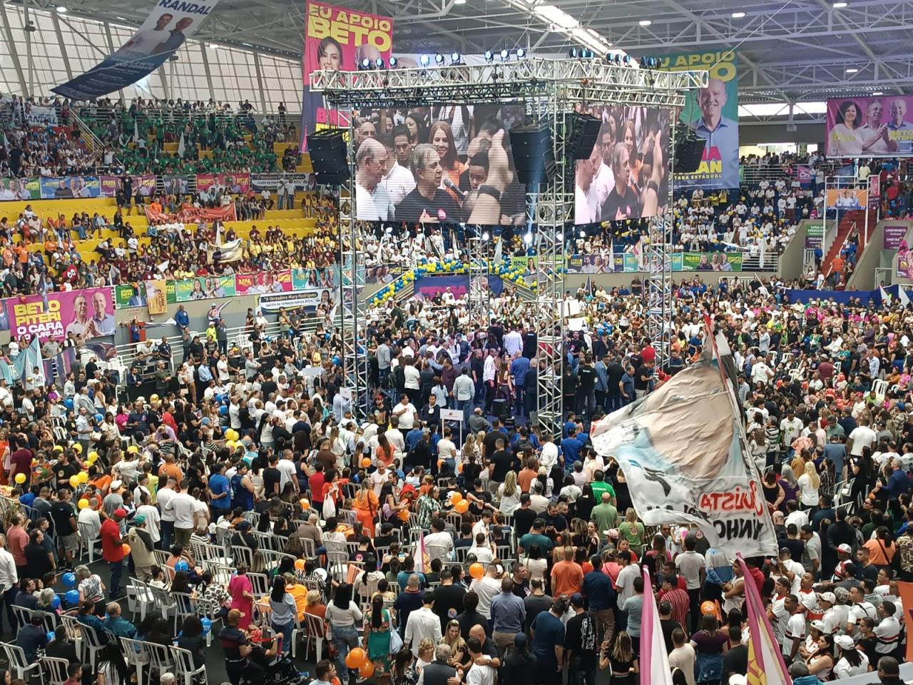 Beto Piteri é oficializado candidato a prefeito de Barueri com milhares de pessoas presentes