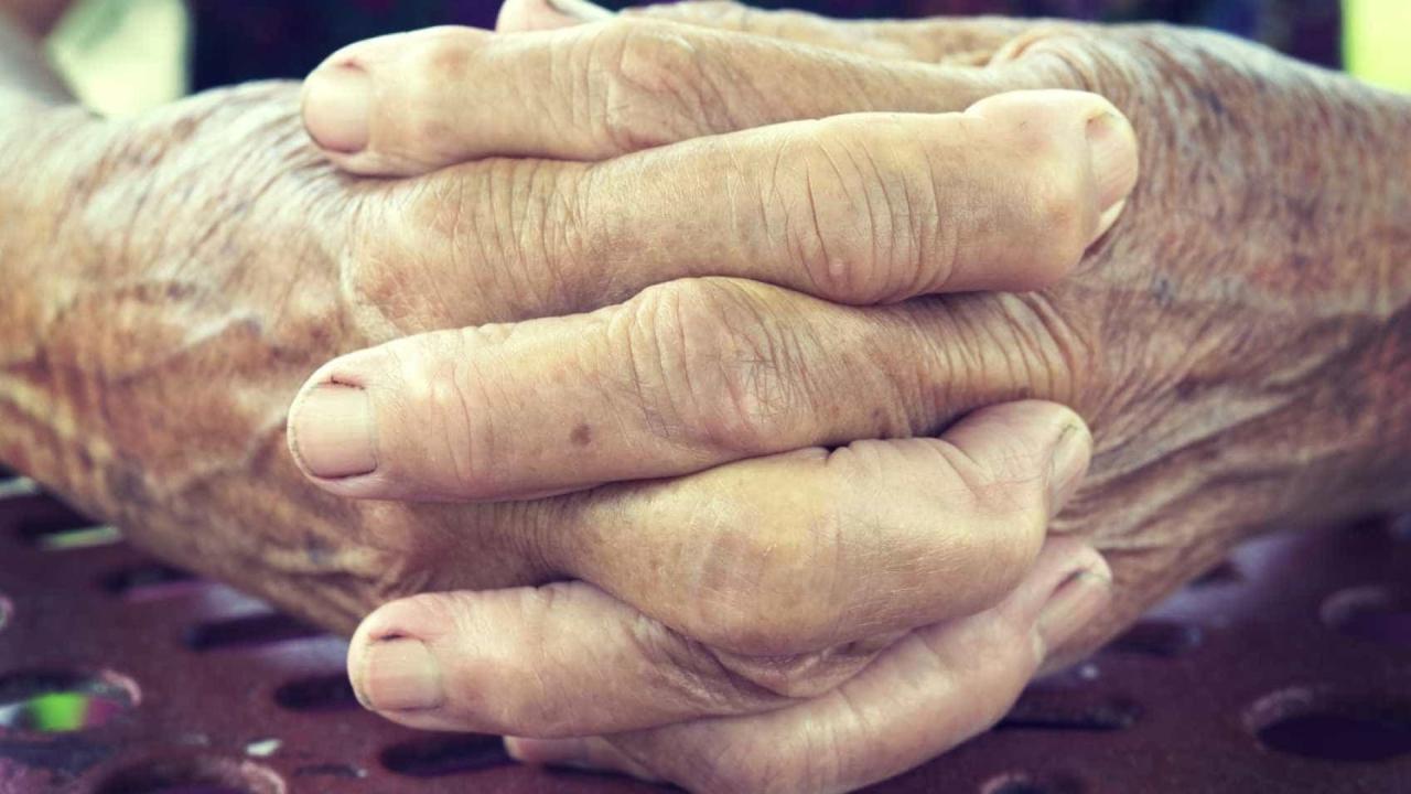 EITA! Idoso de 82 anos é preso suspeito de estuprar neta durante uma década