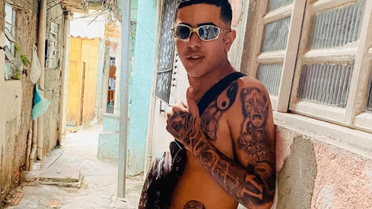Cantor é morto com 10 tiros em frente a casa noturna em Carapicuíba