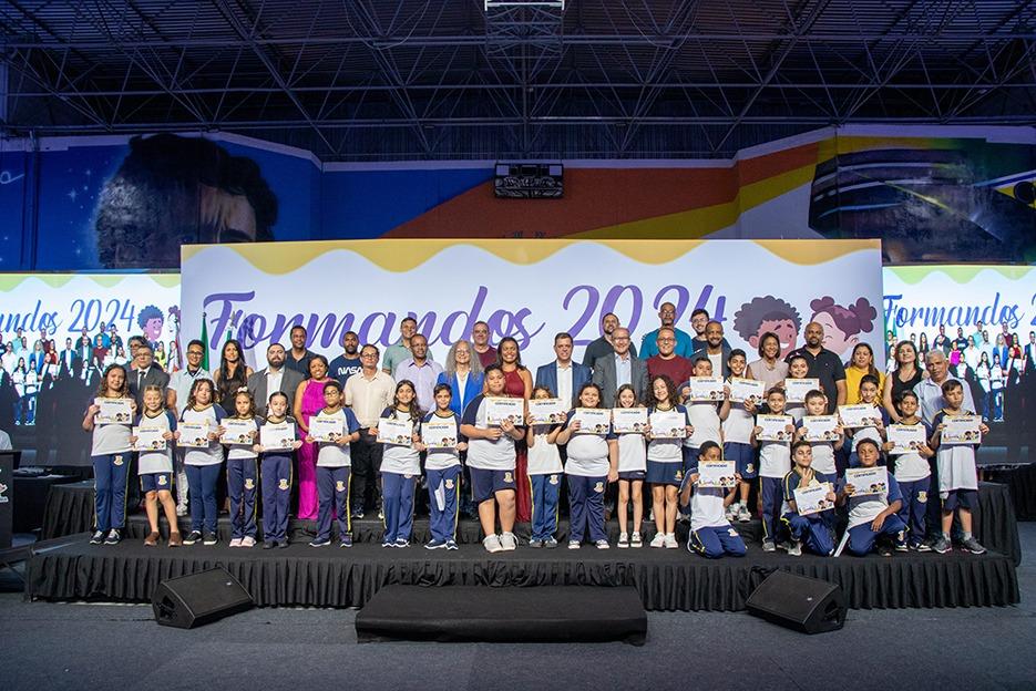 Prefeitura de Carapicuíba realiza formaturas de mais de 1.000 alunos dos 5°s anos no CEEAC Ayrton Senna