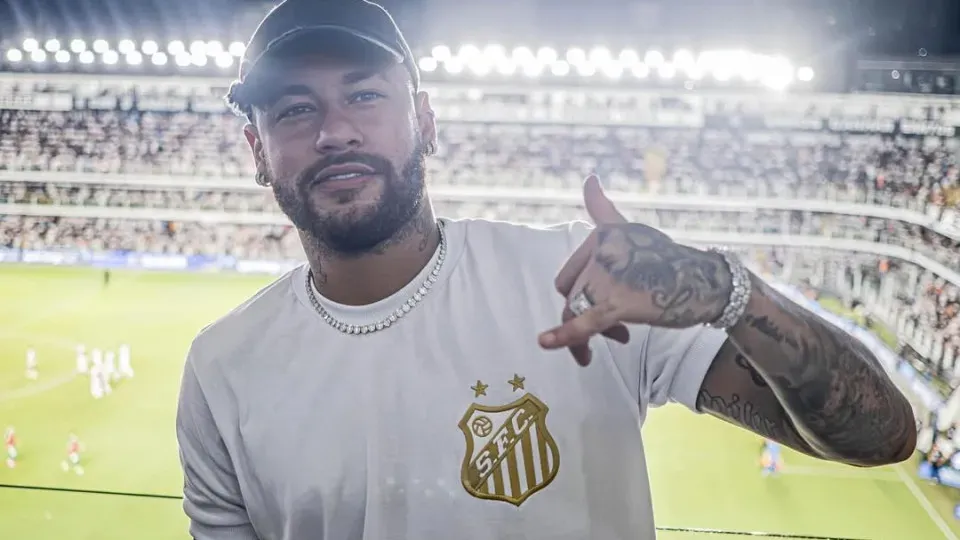Neymar irá usar camisa 10 de Pelé no Santos e tem data e local para ser apresentado