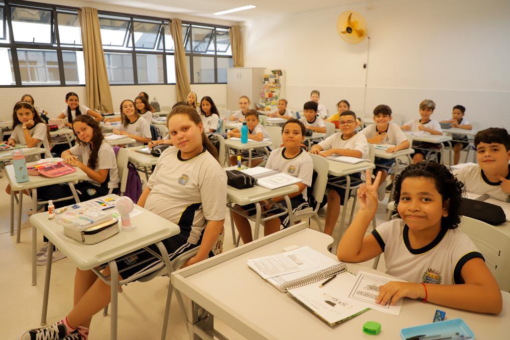 Volta às aulas: Barueri entrega 70 mil kits escolares