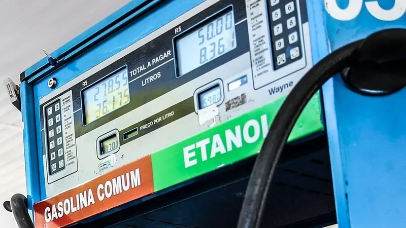 Preço do etanol cai em 12 estados e no DF, sobe em 6 e fica estável em 8, afirma ANP