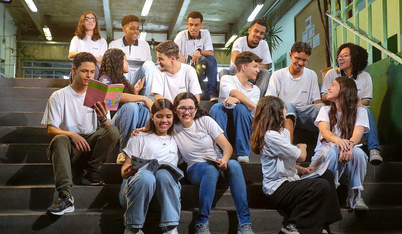 SP investe R$ 530 mi em redes municipais, expansão do Prontos pro Mundo e climatização da rede estadual