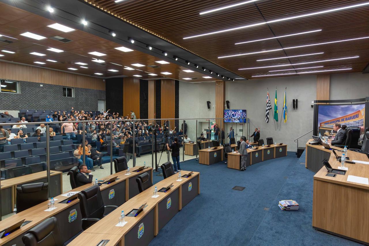 Câmara de Barueri aprova!: Mulheres que utilizam transporte por aplicativo  terão mais segurança ao usar o serviço.