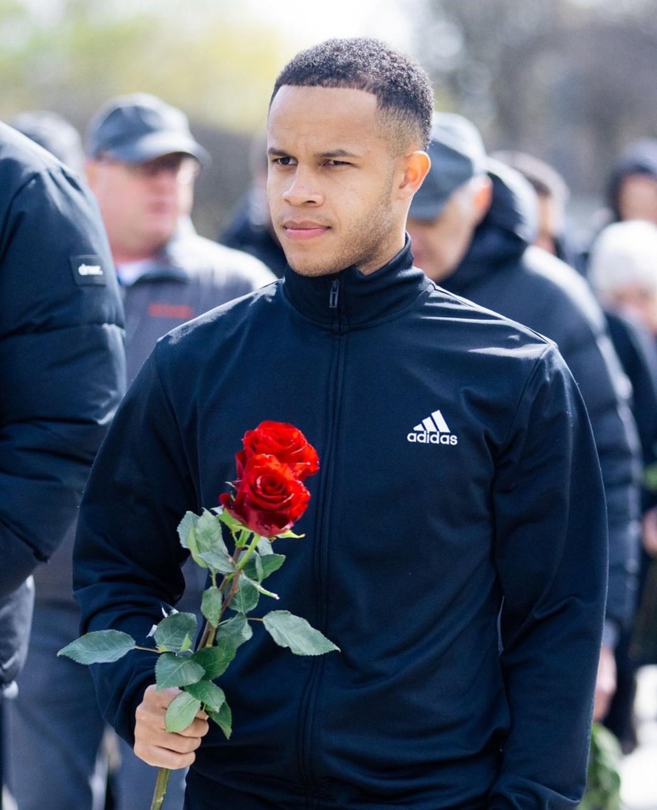 Na Rússia o jogador Pedro (Ex-Corinthians) e hoje no Zenit participou do evento em memória das vítimas da Guerra Patriótica