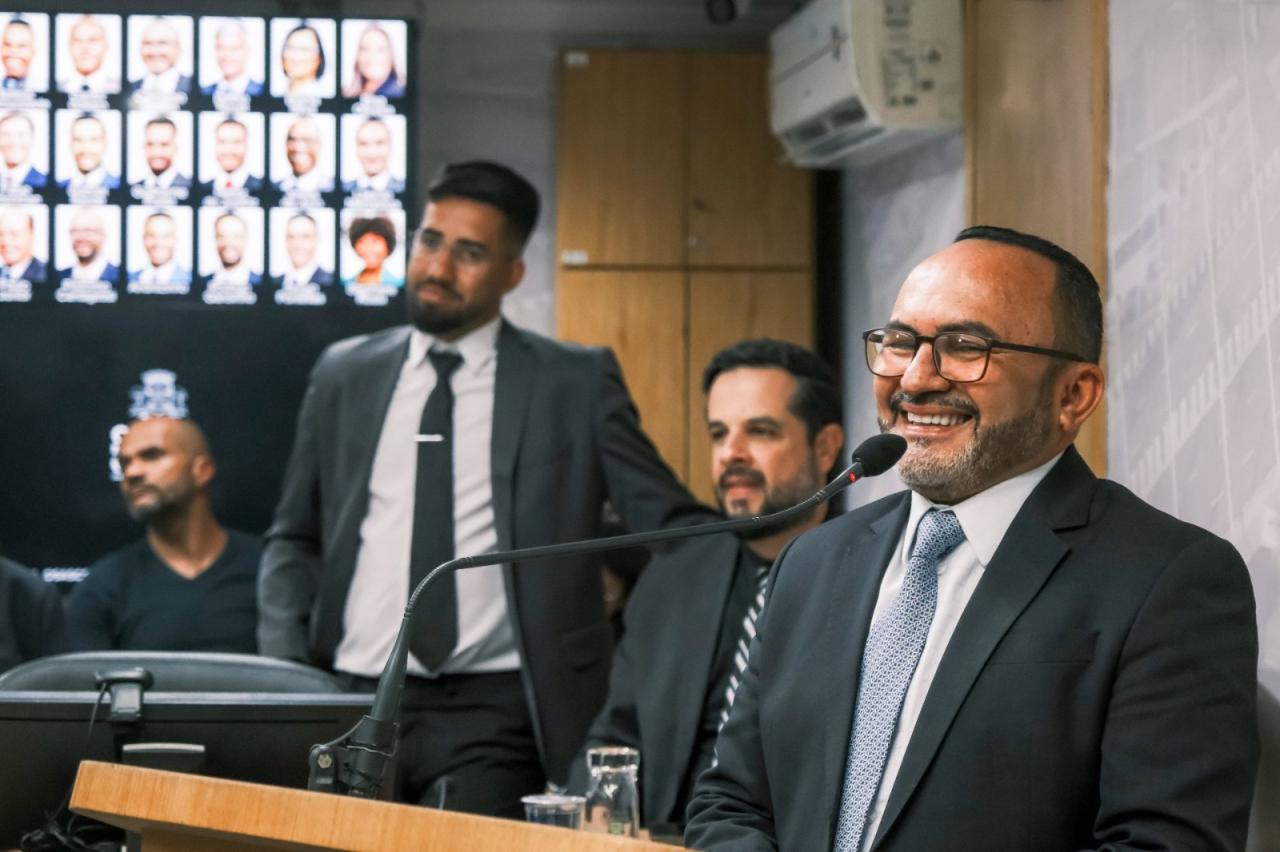 Presidente da Câmara, o vereador Carmônio Bastos afirma: “Fechamos o semestre aprovando projetos importantes”