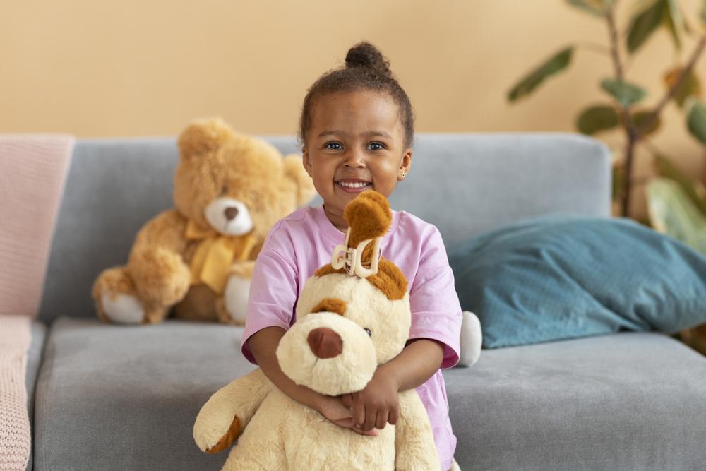 Missão Brincar: Fundo Social de Carapicuíba arrecada brinquedos para crianças dos abrigos