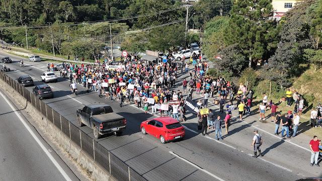 Moradores protestam contra pedágio free flow na Raposo Tavares