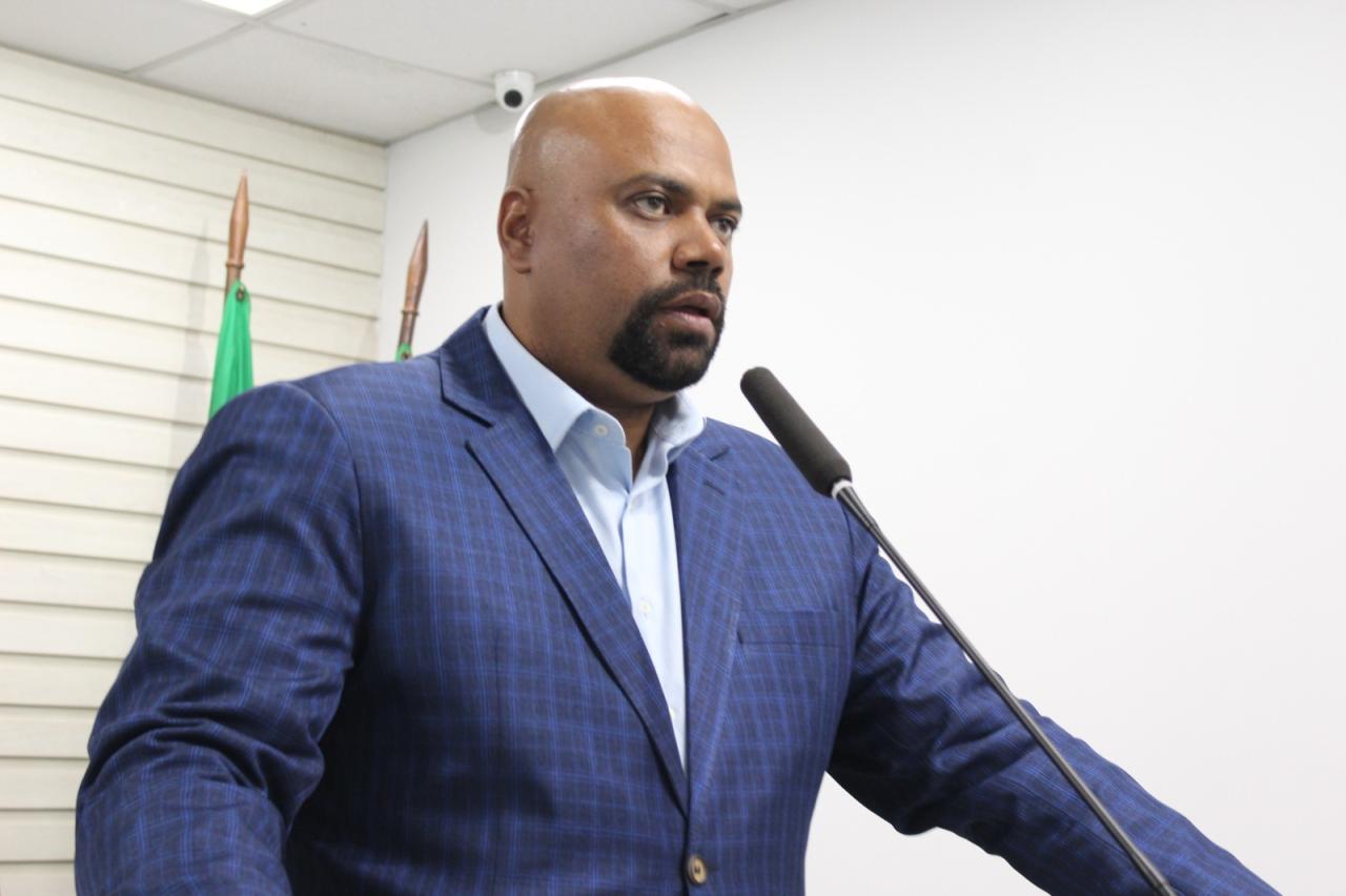 Vereador Arlen Santos sugere a adesão da plataforma Contrata+Brasil em Carapicuíba