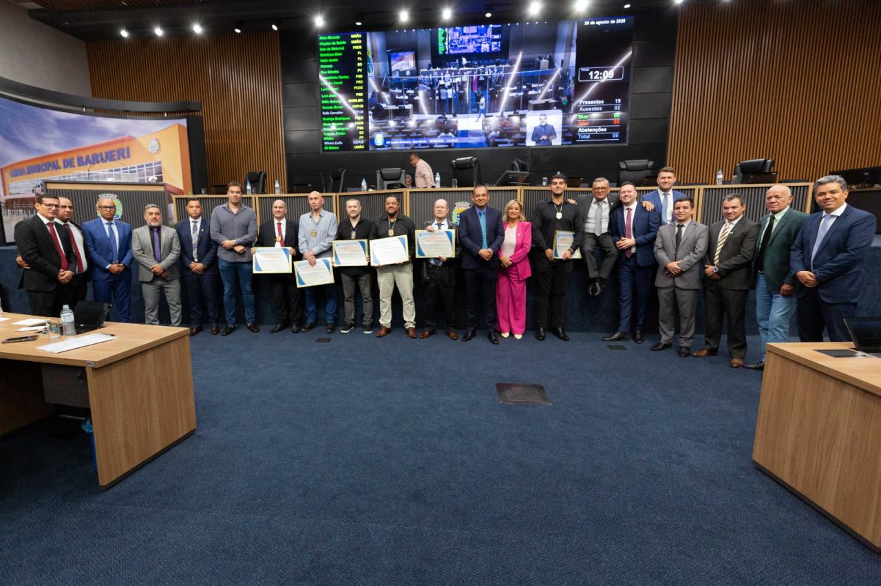 Câmara presta homenagem a policiais civis que atuam em Barueri