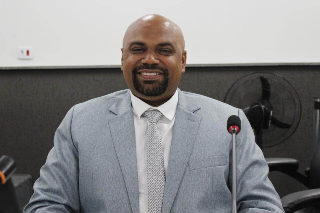 Carapicuíba: Vereador Arlen quer implantar faixa elevada e placa com limite de velocidade no bairro Jardim Leonor