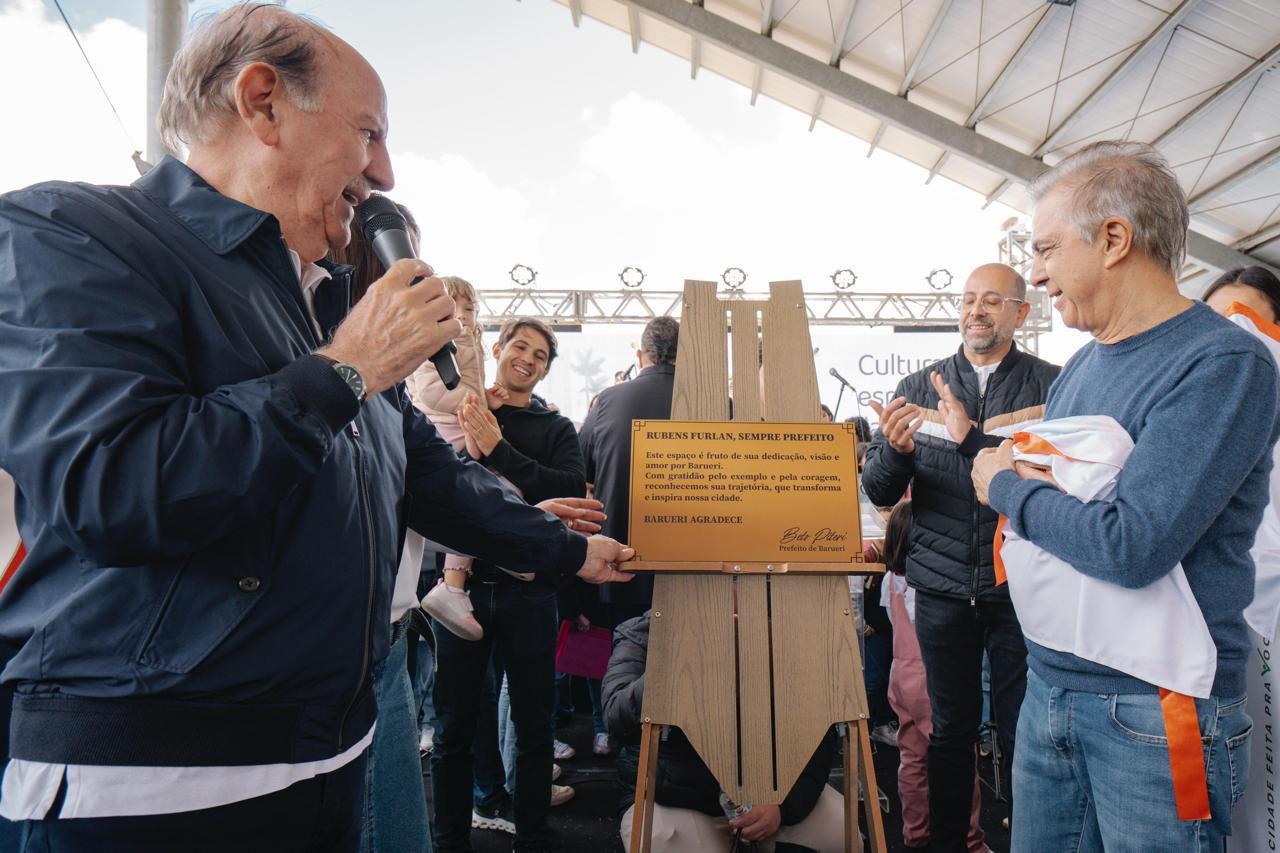 Ao lado do Ex-prefeito Rubens Furlan o Prefeito de Barueri Beto Piteri inaugurou o Parque da Juventude em homenagem ao Rubinho Furlan