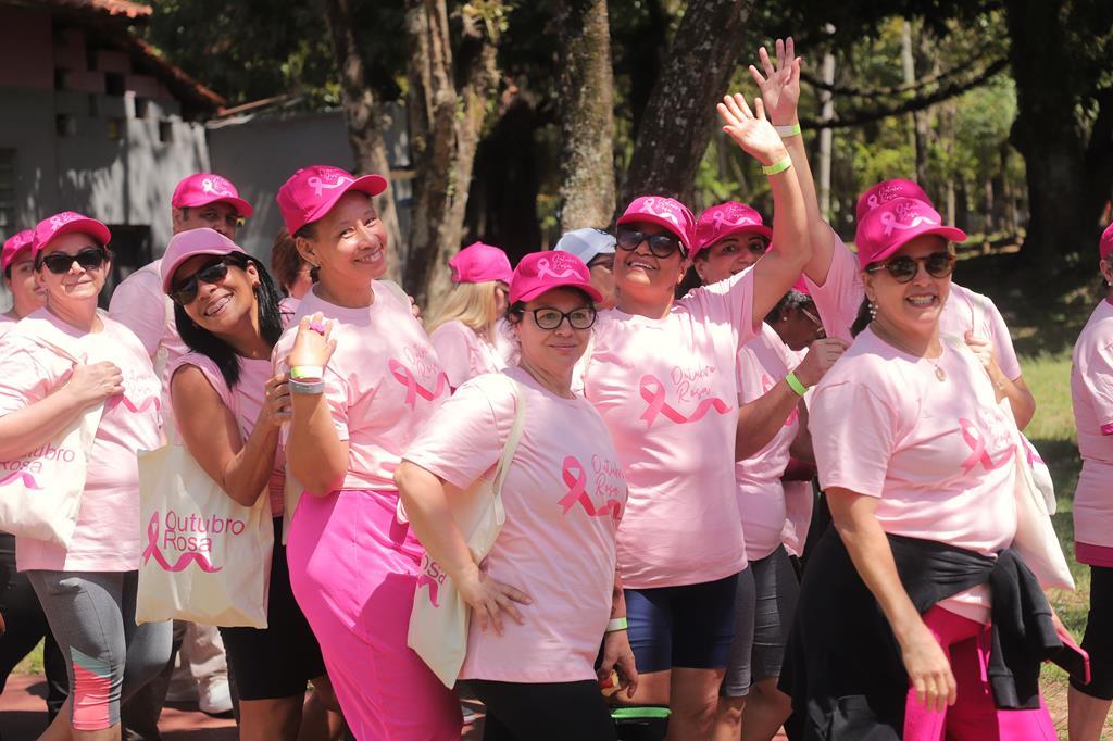 Caminhada Rosa mobiliza Barueri na luta contra o câncer de mama
