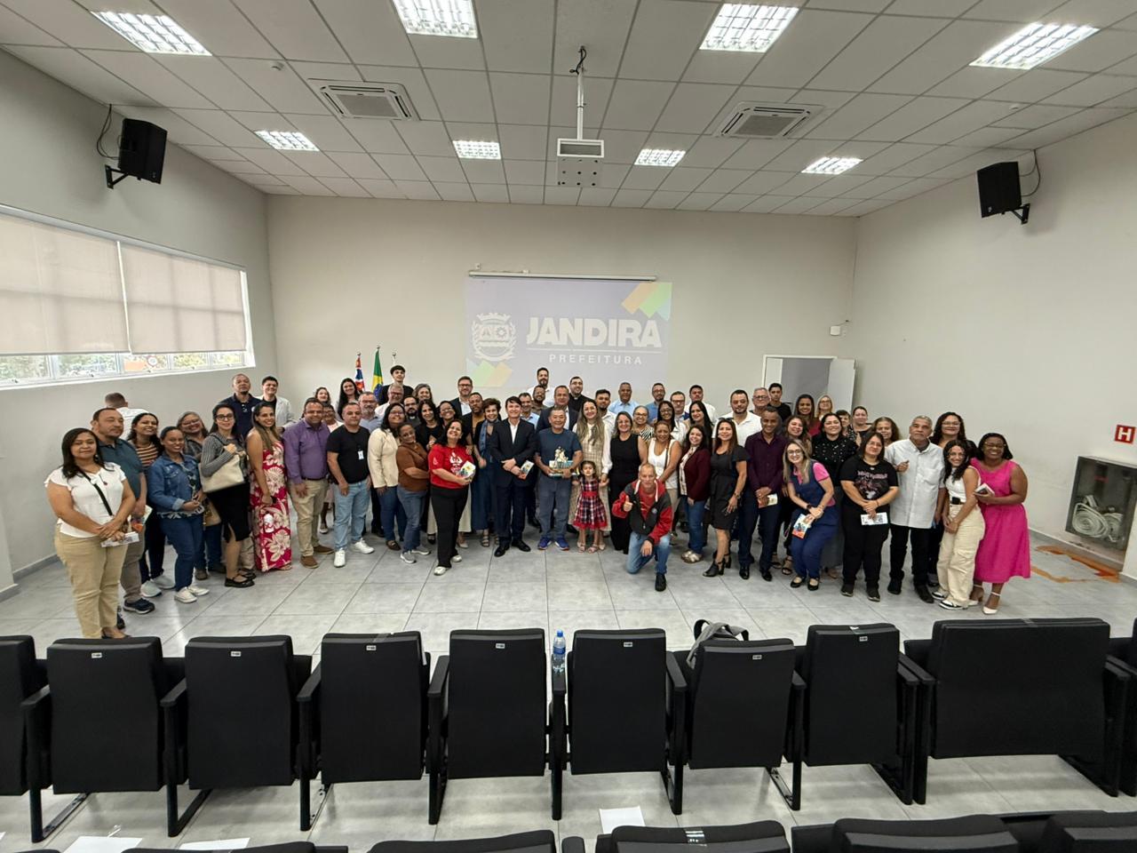 Com a presença do prefeito Dr. Sato Jandira lança o Programa Famílias Fortes com foco na prevenção e fortalecimento dos vínculos familiares  