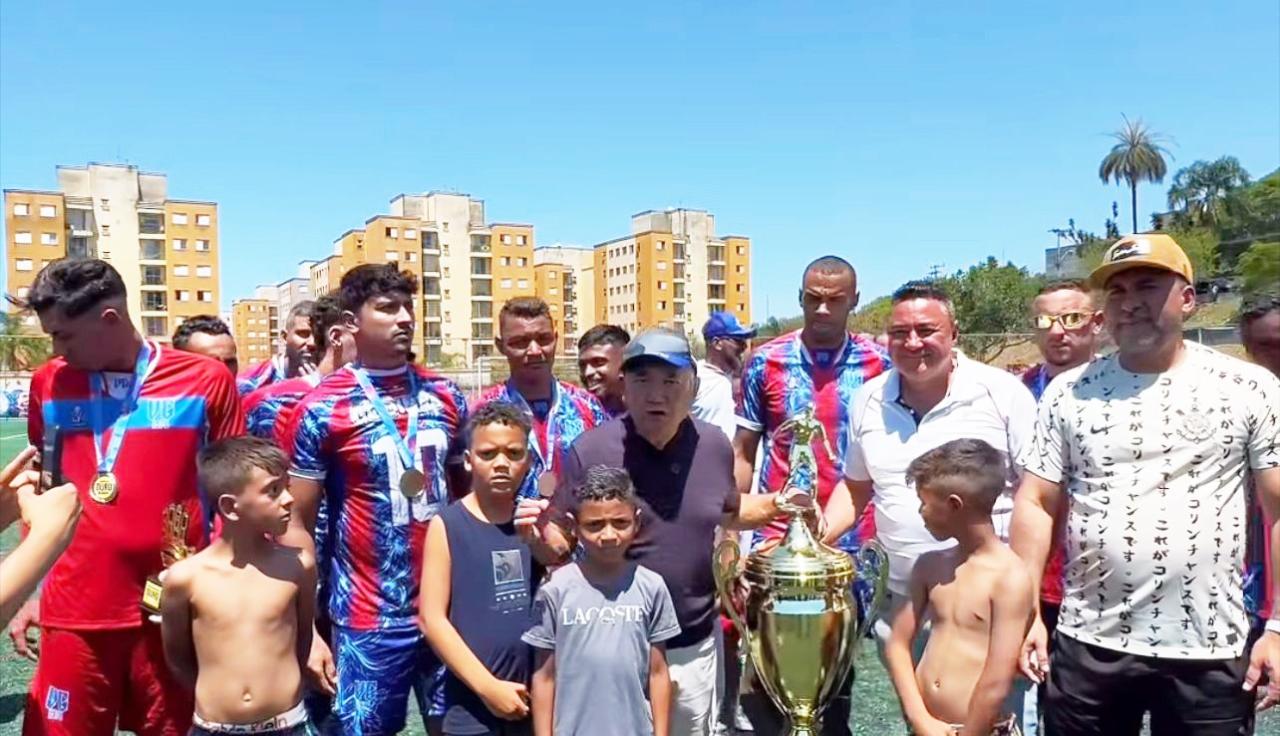 Prefeito de Jandira Doutor Sato participou da final do campeonato municipal