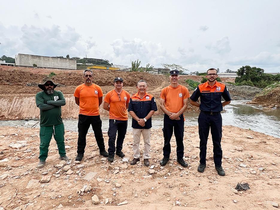 JANDIRA: Prefeito Dr. Sato realiza vistoria da limpeza no Rio Barueri-Mirim e dá início a projeto de revitalização ambiental
